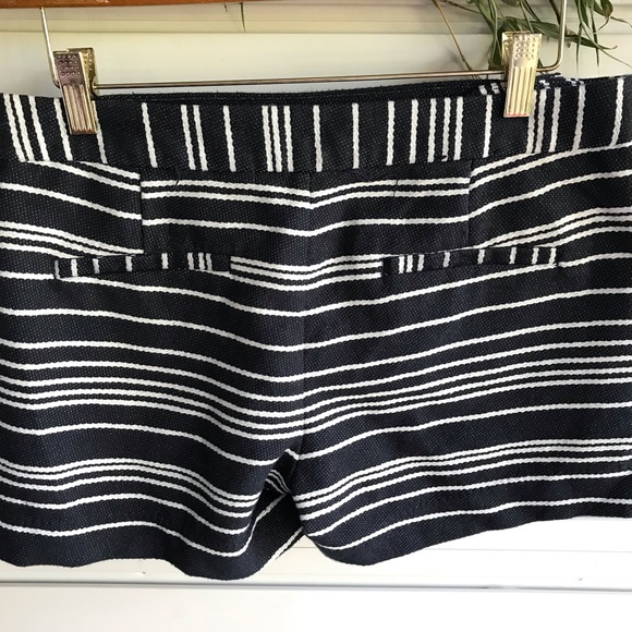 Banana Republic Side Button Shorts - Picture 4 of 5